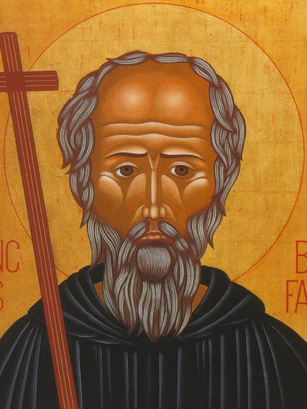 Ikone des Winfried Bonifatius, der ein Kreuz und das aufgeschlagene Evangelium hält