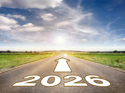 Eine Straße führt geradeaus zum Horizont